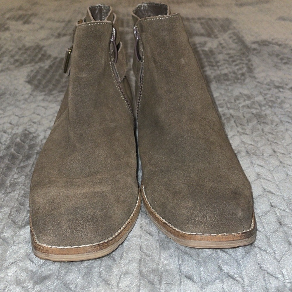 Very Volatile Square Toe Suede Booties. Zipper Sides w Double Strap Buckles. 8.5